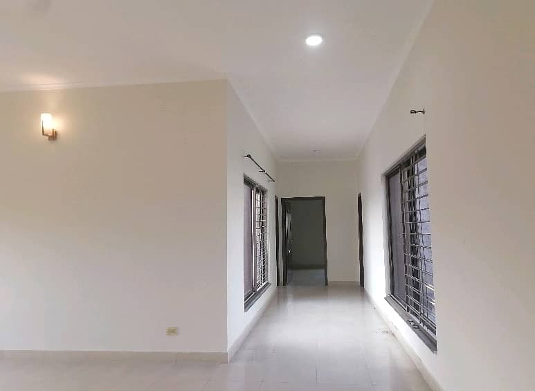 Spacious 1 Kanal House Available For sale In Askari 11 0