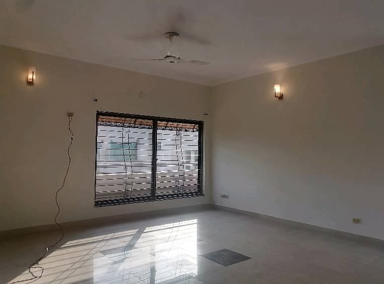 Spacious 1 Kanal House Available For sale In Askari 11 2