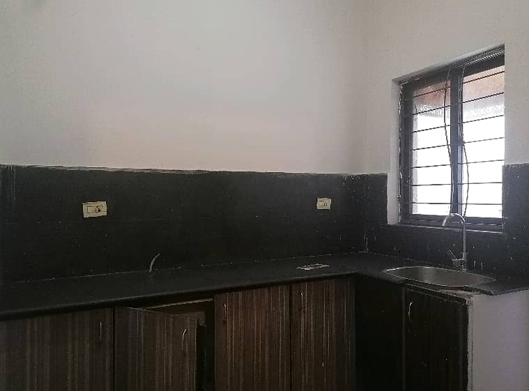 Spacious 1 Kanal House Available For sale In Askari 11 5