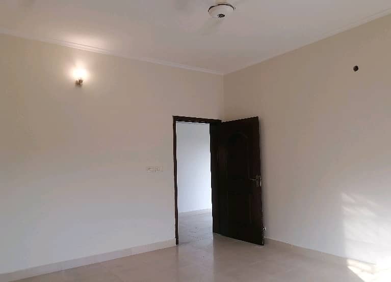 Spacious 1 Kanal House Available For sale In Askari 11 6