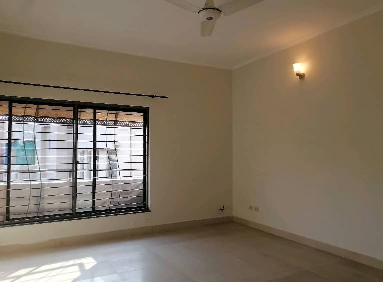 Spacious 1 Kanal House Available For sale In Askari 11 7