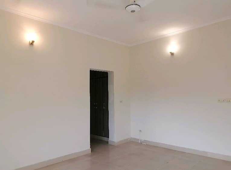 Spacious 1 Kanal House Available For sale In Askari 11 8