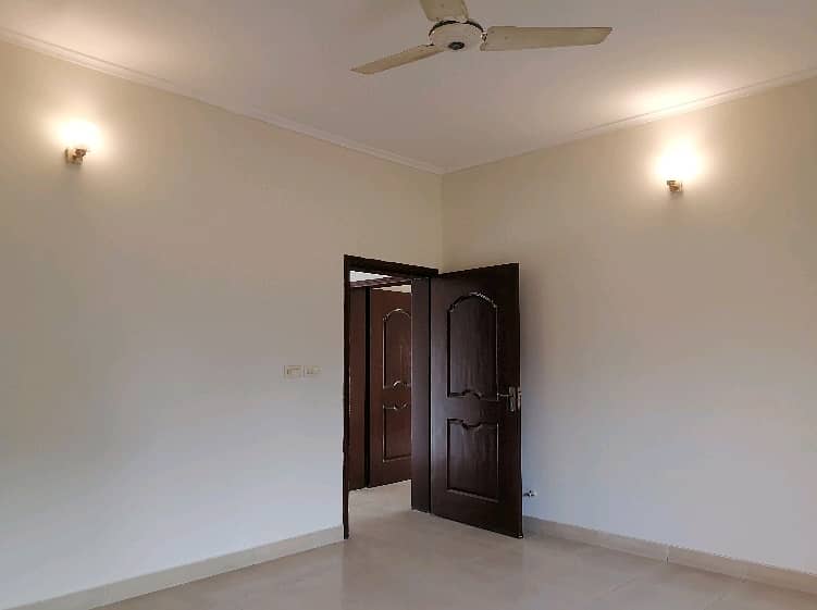 Spacious 1 Kanal House Available For sale In Askari 11 11