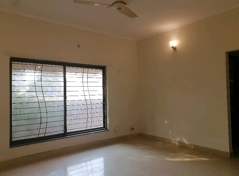 Spacious 1 Kanal House Available For sale In Askari 11 12