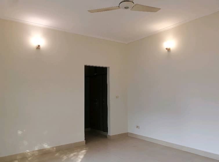 Spacious 1 Kanal House Available For sale In Askari 11 13