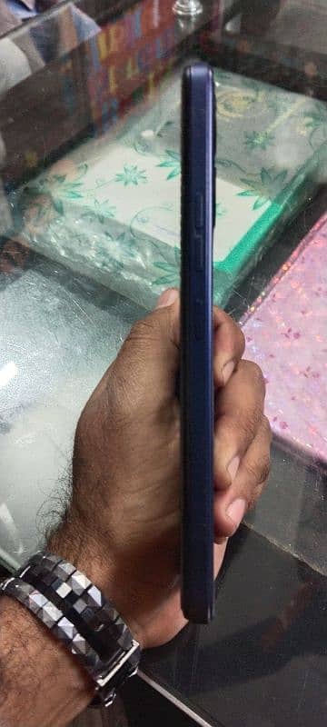 original mobile with box and chatger 4 gb 128 gb ۔۔ 1