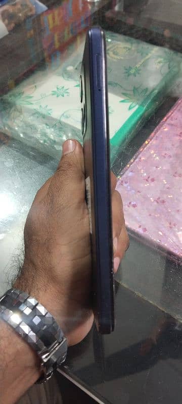 original mobile with box and chatger 4 gb 128 gb ۔۔ 2