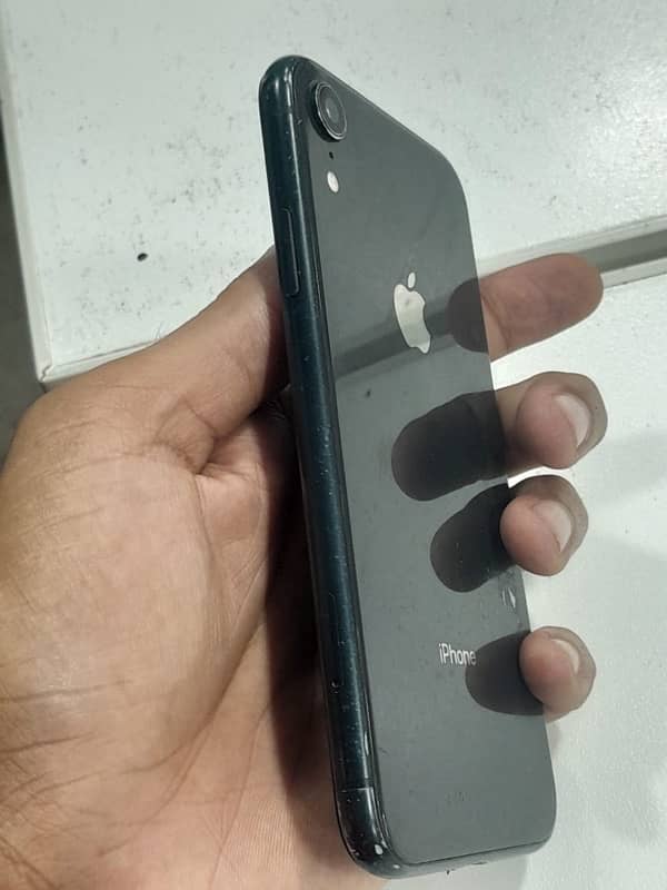 IPhone XR 4