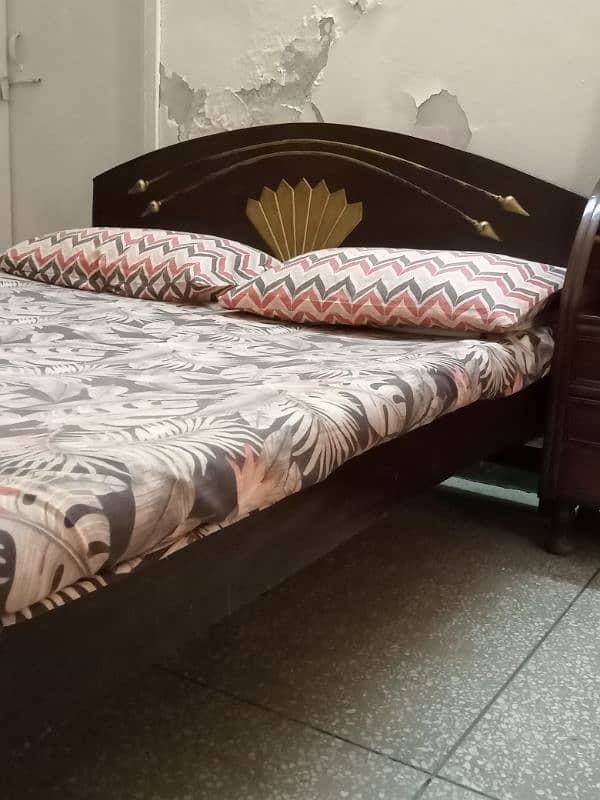 Wooden Queen Size Bed 3