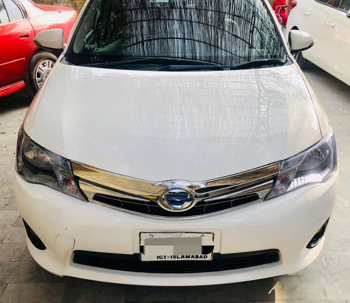 Toyota Corolla Axio Hybrid 2014 3