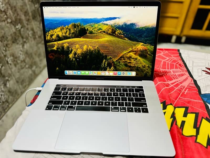 Macbook Pro 2019 32GB/1TB/4GB 3