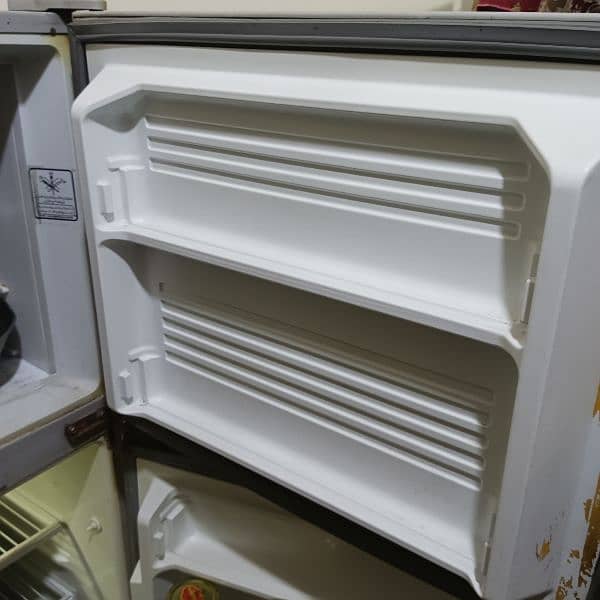 Dawlance refrigerator available for sale 1