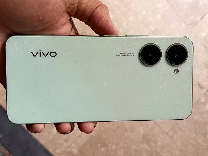 vivo Y03 4/64 only two months used 0