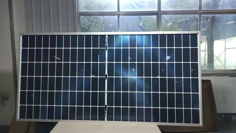 The Jinko 585-watt bifacial A-grade solar panel efficient solar 0