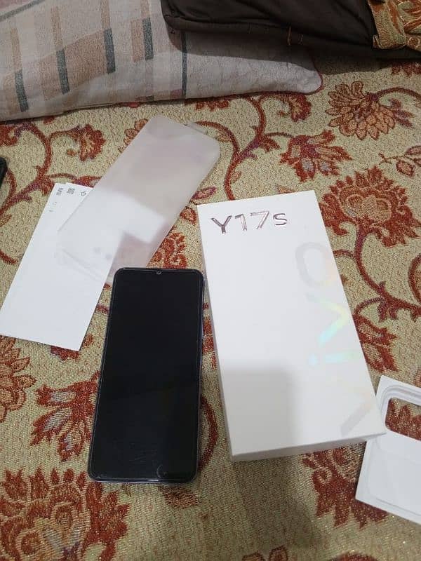 vivo y17s Ful box 6+6/128  anda piece 2