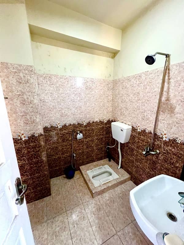 2 BEDROOM FLAT FOR SALE F-17 ISLAMABAD ALL FACILITY AVAILABILITY 6