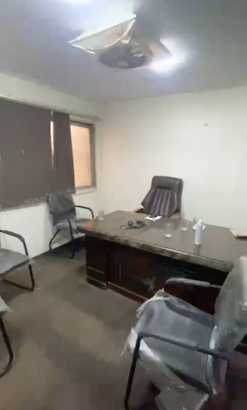 Sami furnished office for rent 500sqft in shahar e Faisal. 3