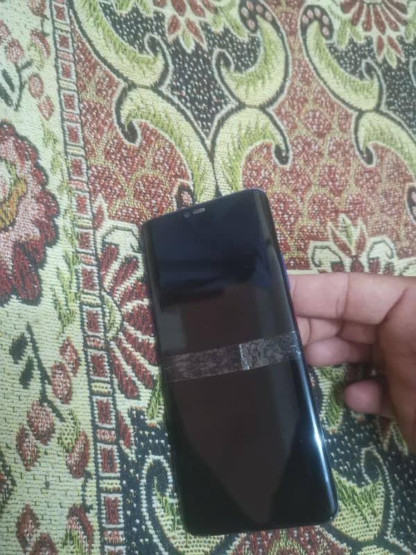 Huawei mate 20 pro pta aprove 6 128gb panal thora khrab hy laine hain 1