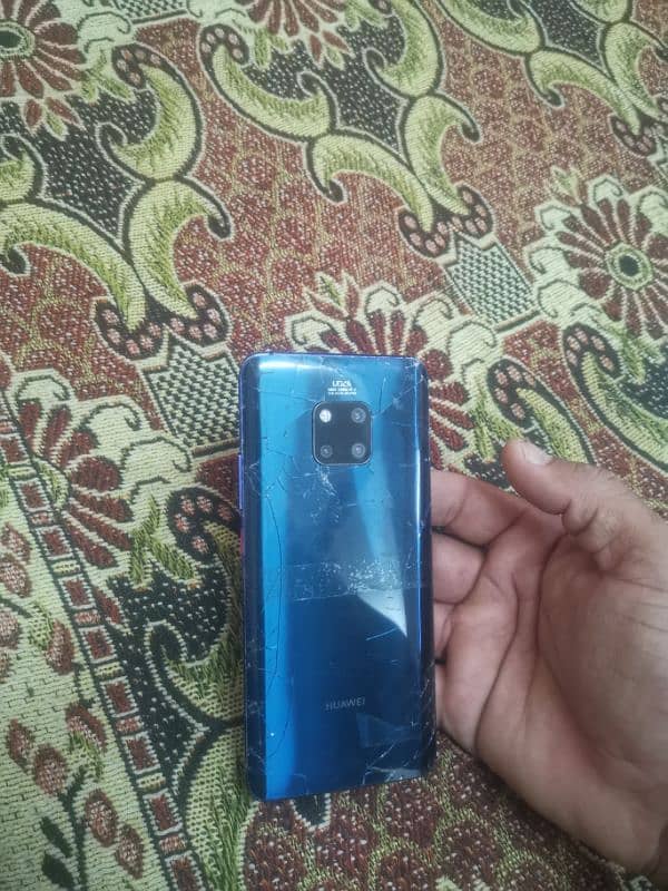 Huawei mate 20 pro pta aprove 6 128gb panal thora khrab hy laine hain 4