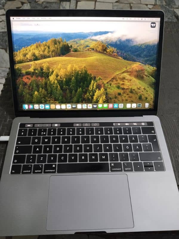 Mac Book pro 2019 13 Inch 16gb 256 0