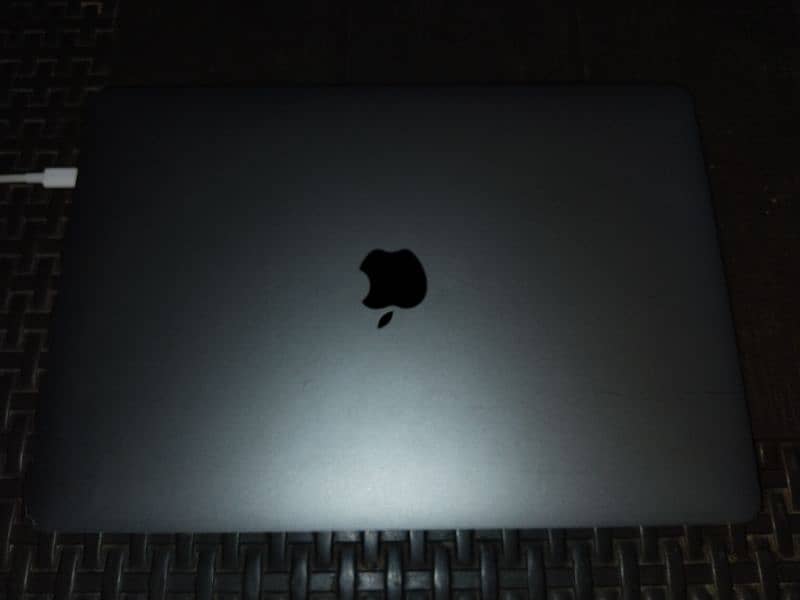 Mac Book pro 2019 13 Inch 16gb 256 3