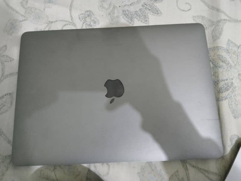 Mac Book pro 2019 13 Inch 16gb 256 6