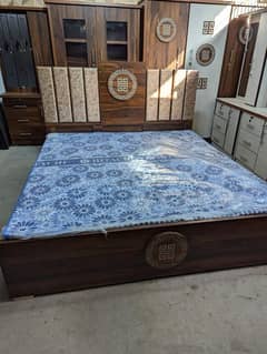 bed set,mattress,dresser,side corners