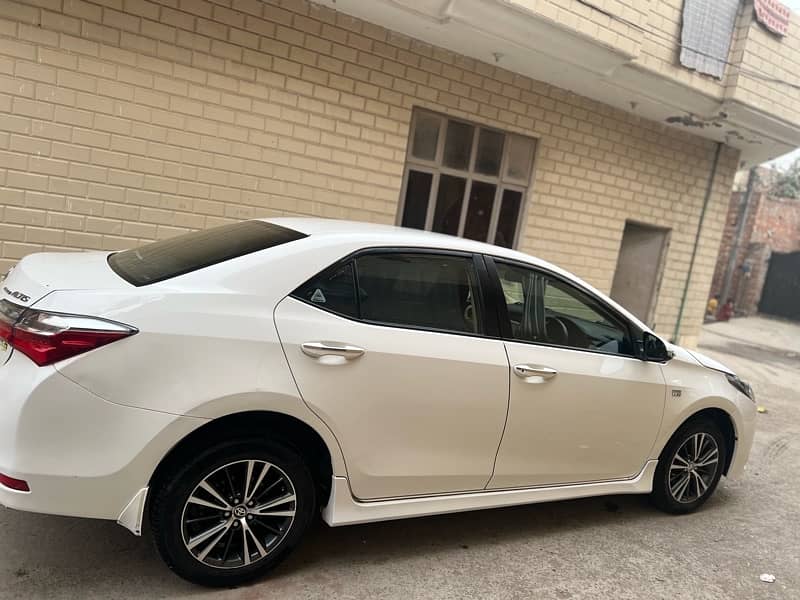 Toyota Corolla Altis 2018 4