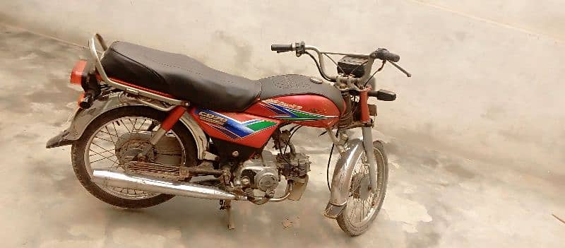 CD Honda 70 for sale 4