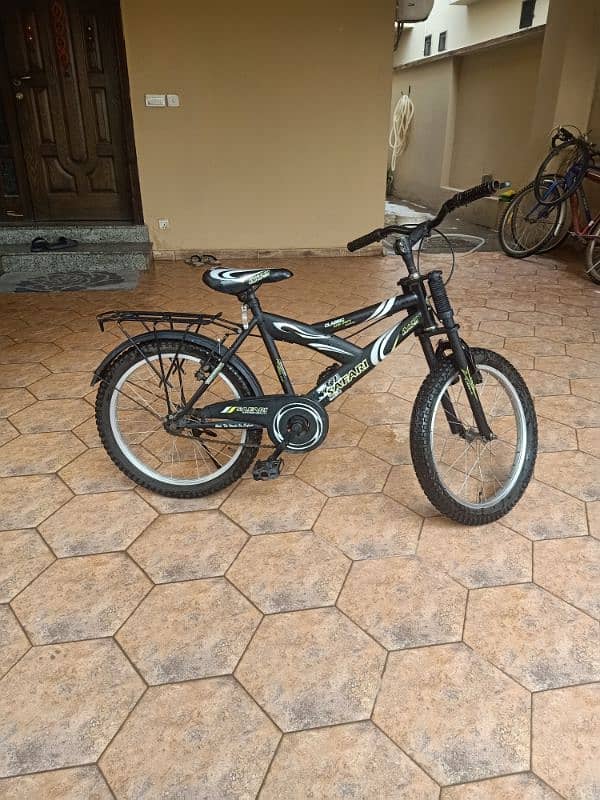 Great condition black bicycle for boys 0