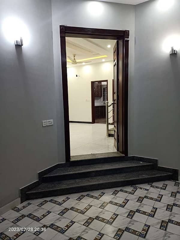 5 MARLA BEAUTIFUL HOUSE AVAILABLE FOR RENT IN DHA 11 RAHBER 2