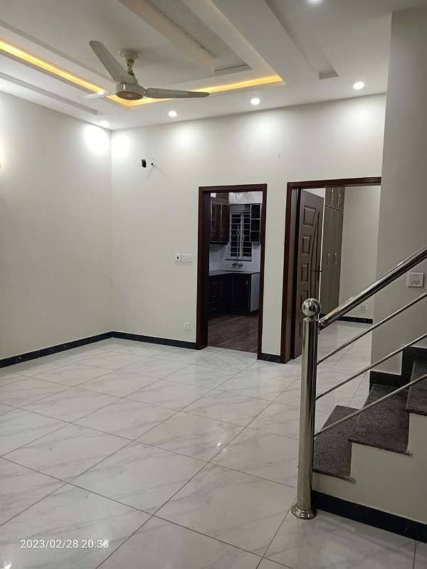 5 MARLA BEAUTIFUL HOUSE AVAILABLE FOR RENT IN DHA 11 RAHBER 7