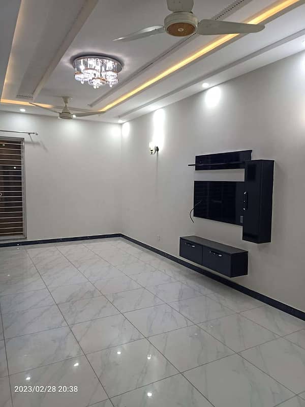 5 MARLA BEAUTIFUL HOUSE AVAILABLE FOR RENT IN DHA 11 RAHBER 9