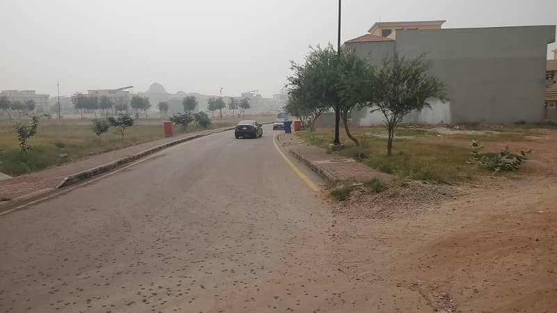 Bahria Enlcave ISB, Sector: M, Street: 15, 10 marla possessionable plot 3