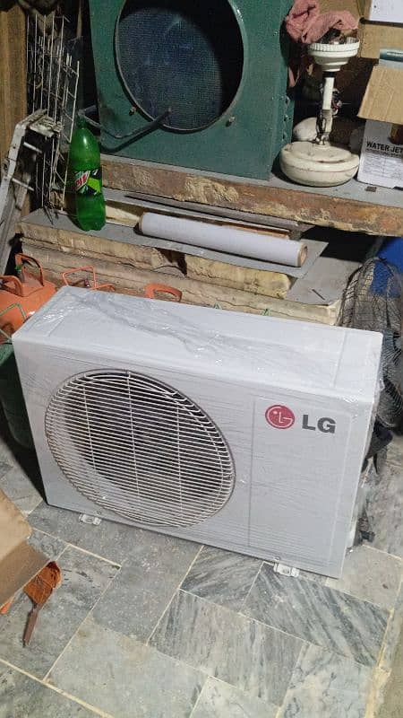 LG 1 Ton Ac Geniune Gas Locked Like New Ac 1