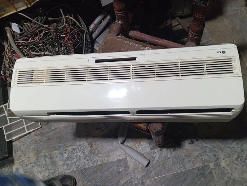 LG 1 Ton Ac Geniune Gas Locked Like New Ac 5