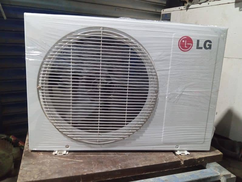 LG 1 Ton Ac Geniune Gas Locked Like New Ac 9