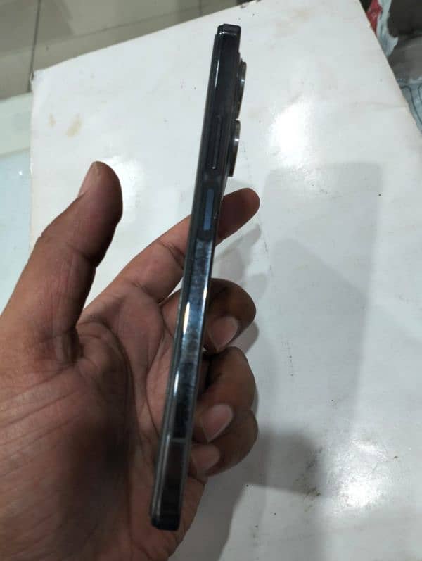 Tecno spark 20pro 8/256Gb in Black New Condition 4