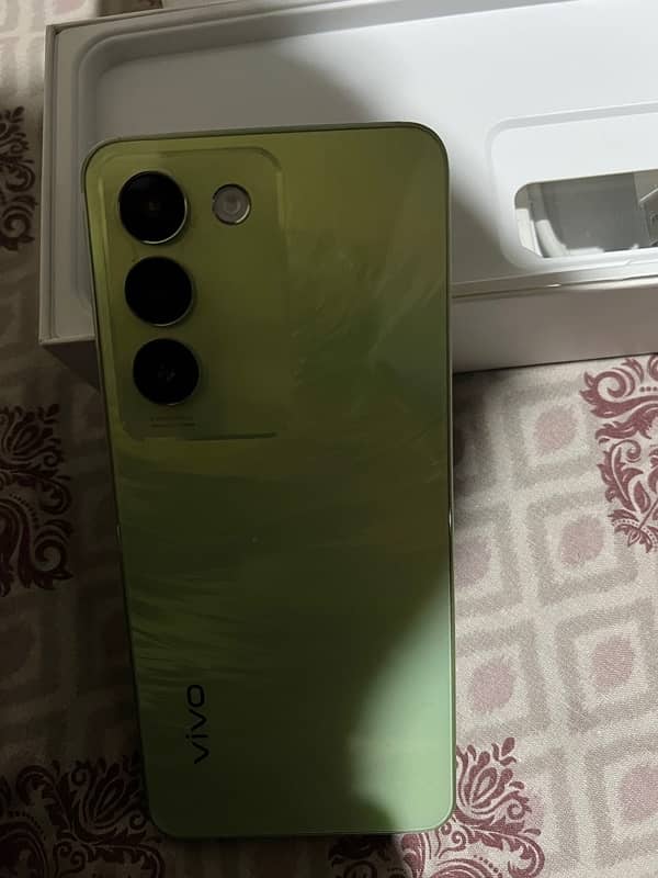 Vivo Y100 0