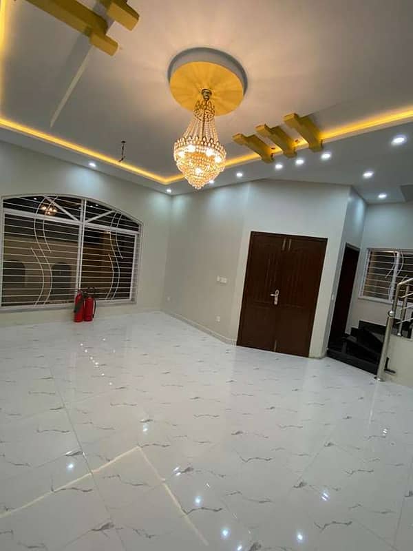 5 MARLA BEAUTIFUL HOUSE AVAILABLE FOR RENT IN DHA 11 RAHBER 1