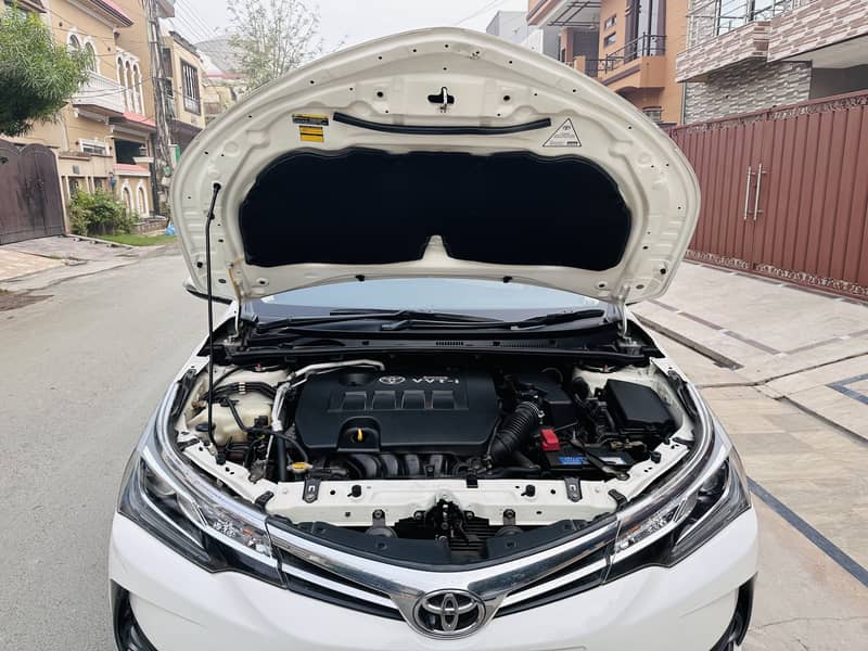 Toyota Corolla Altis 2018 Grande 1.8 CVT Full Option With Beige Interi 4