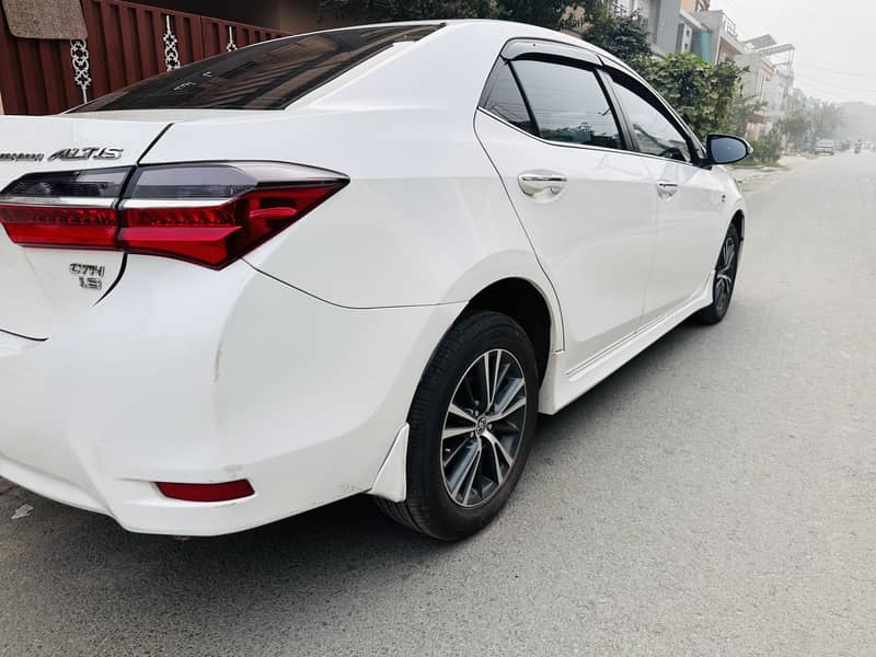 Toyota Corolla Altis 2018 Grande 1.8 CVT Full Option With Beige Interi 17