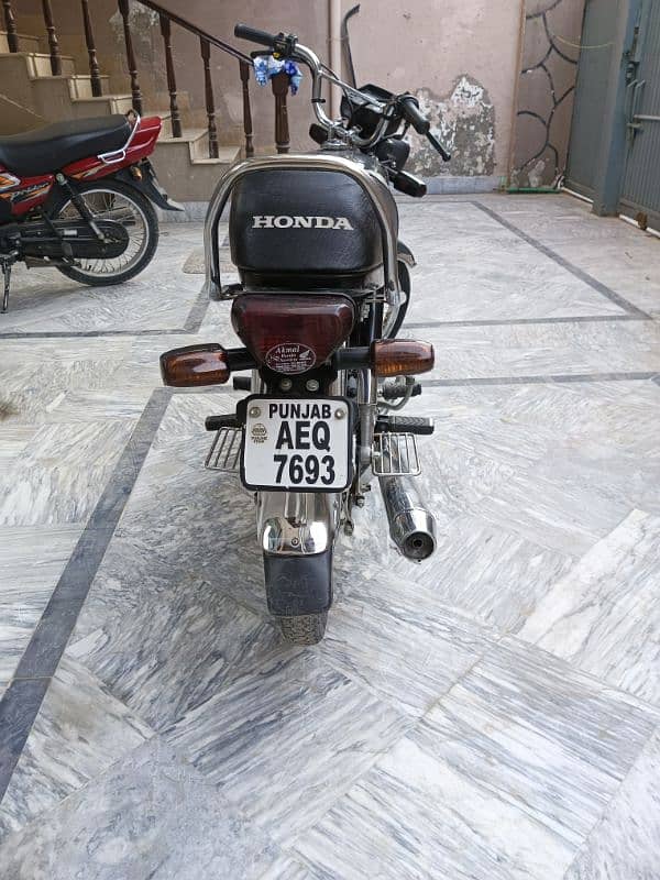 Honda CD-70 sale in good condition all parts are genuine . . . 5