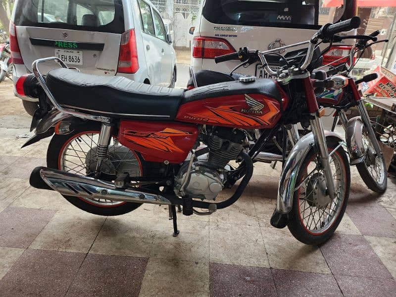 Honda CD 125 looking new 3