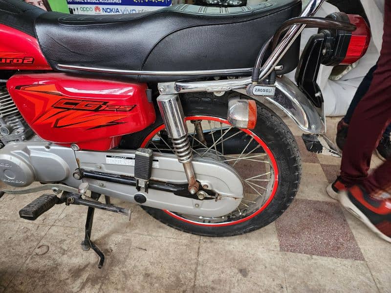 Honda CD 125 looking new 4