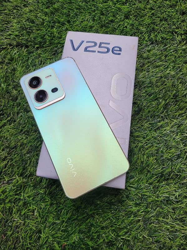 vivo v25e 8+8Gb Ram 128Gb Rom ( Orignal box and charger ) Neat conditi 8