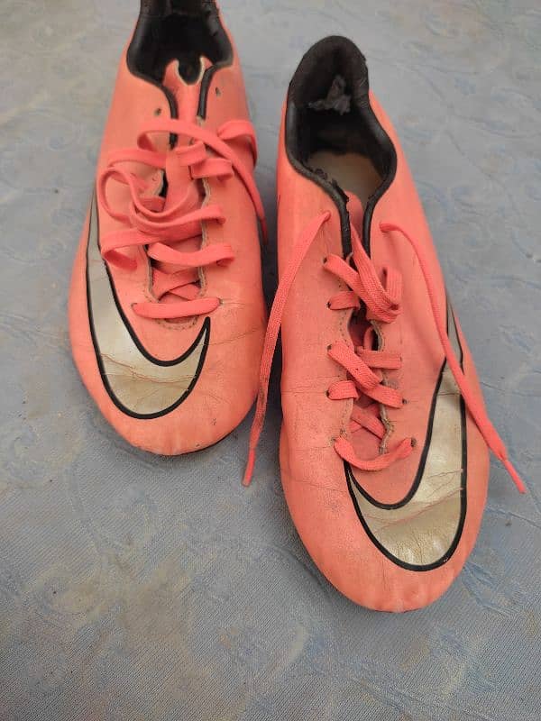 Football shoes (MERCURIAL brand) 1