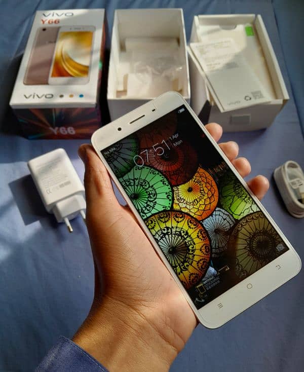 smart phone vivo Y66" complte Box" like new* 3