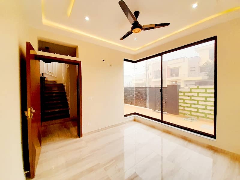 Prime Location House Of 10 Marla Is Available In Contemporary Neighborhood Of Central Park Housing Scheme 5