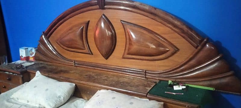 king bed with spring mattres wooden in good condition 2